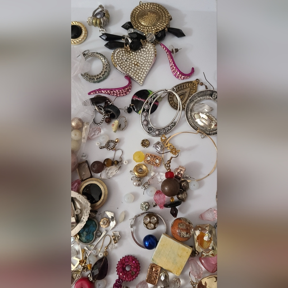 Craft Jewelry Lot Beads Bits Baubles Estate TONS Great pieces Pendants Charms - Picture 9 of 16